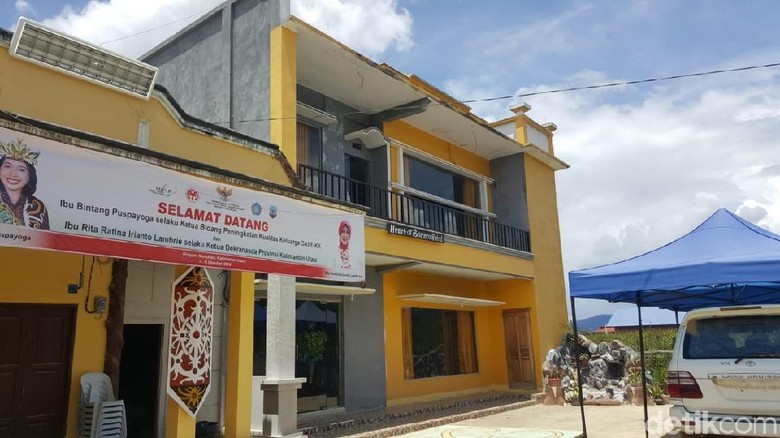 Hotel Borneo di Krayan (Syanti Mustika/detikcom) Hotel Borneo di Krayan (Syanti Mustika/detikcom)