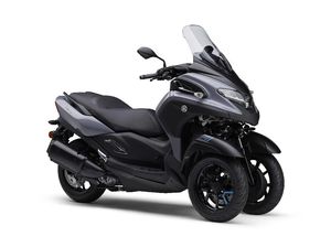 Tricity 300: Kaki Tak Perlu Turun Saat Motor Berhenti
