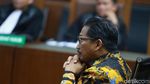 Dituntut 7 Tahun Penjara, Bowo Sidik Dipeluk Keluarga