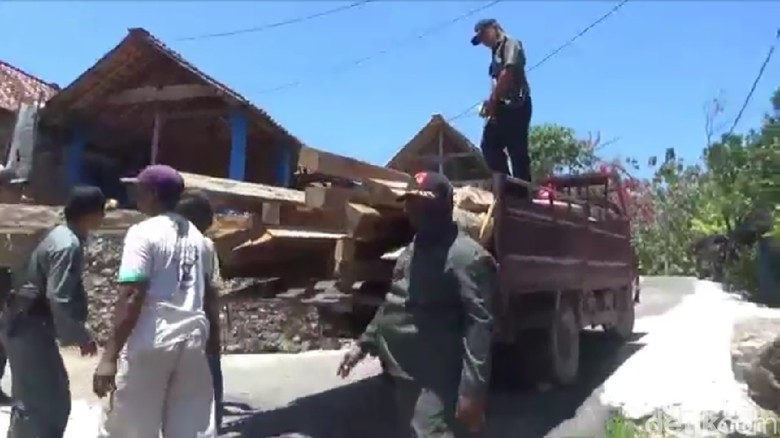 Razia Illegal Logging di Blora, Ratusan Batang Kayu Jati Disita Razia Illegal Logging di Blora, Ratusan Batang Kayu Jati Disita