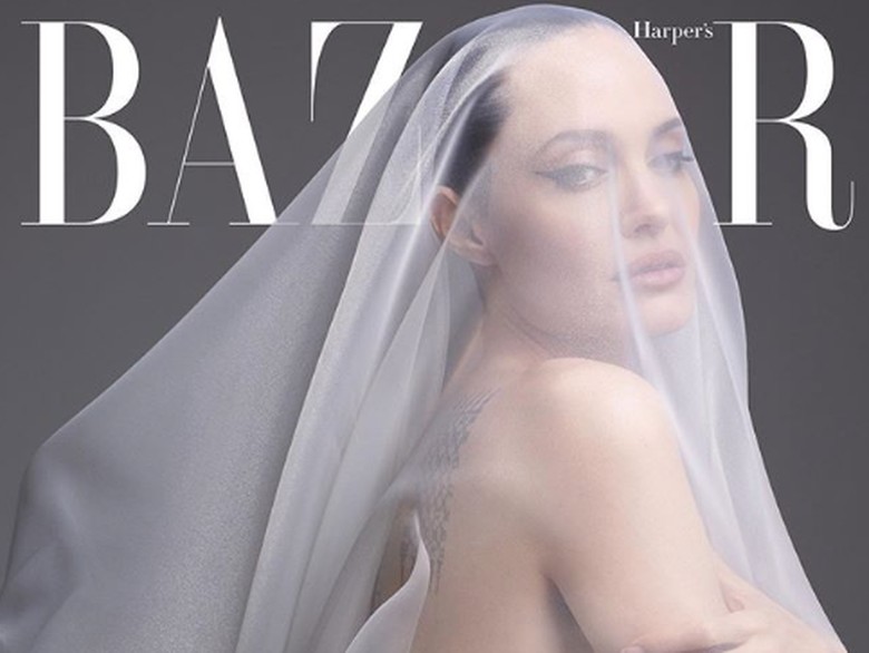 Angelina Jolie tampil tanpa busana. Foto: Dok. Instagram/harperbazaarus Angelina Jolie tampil tanpa busana. Foto: Dok. Instagram/harperbazaarus