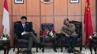 Selain membicarakan perlindungan lingkungan juga membahas hubungan bilateral kedua negara.