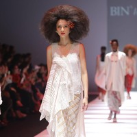 Obin meluncurkan koleksinya dalam fashion show bertajuk Rayuan Kain di Jakata Fashion Week 2020, Senayan City, Jakarta. Kamis [24/10/2019]. Foto: Rachman Haryanto/detikcom.