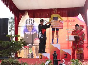 Carcueva Juarai Etape V Tour de Singkarak, Agung Shabana Finis Ketiga