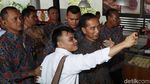 Momen Jokowi Foto Bareng Warga Saat Hadiri Pameran Konstruksi