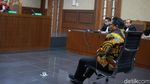 Dituntut 7 Tahun Penjara, Bowo Sidik Dipeluk Keluarga