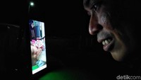 Menjadi Prajurit yang berjaga di perbatasan bukanlah hal mudah, segala keterbatasan yang ada harus bisa mereka lalui tanpa keluhan. Bagi TNI AD dan RRD atau TDM Malaysia, menjaga patok batas adalah harga mati. Berbeda boleh tapi mereka tetaplah saudara seperti layaknya manusia.