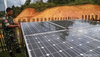 Meski PLN pada tahun ini telah berhasil mengalirkan listrik di wilayah Krayan, panel surya masih kerap digunakan sebagai alternatif karena masih ada beberapa desa yang belum tersentuh listrik.