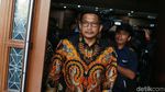 Dituntut 7 Tahun Penjara, Bowo Sidik Dipeluk Keluarga