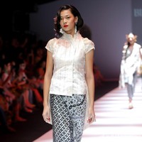 Obin meluncurkan koleksinya dalam fashion show bertajuk Rayuan Kain di Jakata Fashion Week 2020, Senayan City, Jakarta. Kamis [24/10/2019]. Foto: Rachman Haryanto/detikcom.