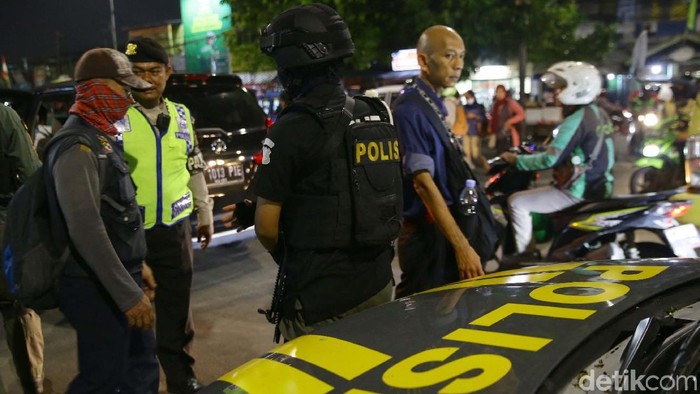 Polres Jakarta Selatan melakukan gelar operasi premanisme di beberapa titik di Jakarta, Rabu (6/11/2019). Kegiatan ini dilakukan untuk menjaga keamanan masyarakat.