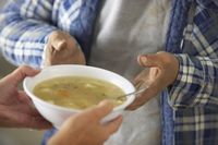 Bikin Haru! Hanya Makan Telur Rebus, Satpam Tua Ini Ditraktir Shabu-shabu