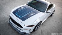 Perubahan radikal dilakukan Ford pada mobil muscle car legendarisnya, Ford Mustang. Bersama dengan Webasto, Ford menampilkan prototipe mobil listrik Ford Mustang yang disebut Mustang Lithium.