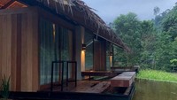Nicholas Saputra punya penginapan ramah lingkungan di Tangkahan. Villa tersebut diberi nama Terrario. Terrario lahir karena Nicsap sering bolak-balik ke Tangkahan. (Mega Anjasmoro/dTraveler)