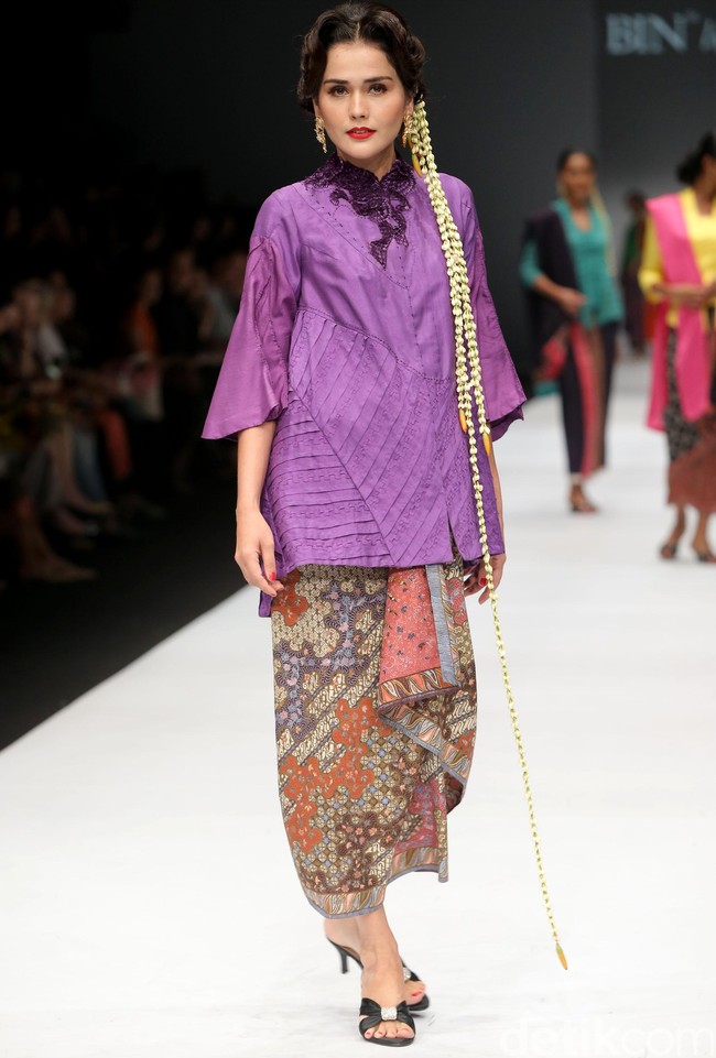 Obin meluncurkan koleksinya dalam fashion show bertajuk Rayuan Kain di Jakata Fashion Week 2020, Senayan City, Jakarta. Kamis [24/10/2019]. Foto: Rachman Haryanto/detikcom.
