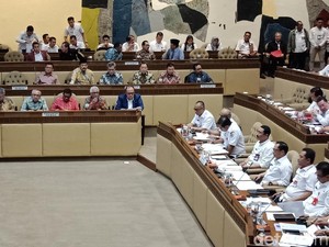 Komisi II DPR-Mendagri Tito Raker Bahas Rencana Strategis Kemendagri