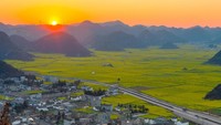 Untuk bisa menikmati keindahan lembah kuning ini, ada beberapa spot wisata yang disarankan. Cobalah Luosi Field, Puncak Jinji, Rice Terrace Yuanyang, Dongchuan Red Soil dan Snow Mountain menjadi tempat terbaik untuk menikmati keindahan canola. (iStock)
