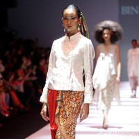 Obin meluncurkan koleksinya dalam fashion show bertajuk Rayuan Kain di Jakata Fashion Week 2020, Senayan City, Jakarta. Kamis [24/10/2019]. Foto: Rachman Haryanto/detikcom.