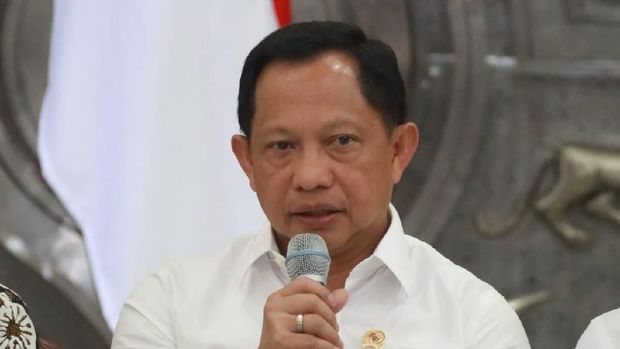 Menteri Dalam Negeri Tito Karnavian pernah menyatakan bahwa pemerintah pusat dan daerah solid dalam menanggulangi virus corona 