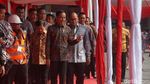 Momen Jokowi Foto Bareng Warga Saat Hadiri Pameran Konstruksi