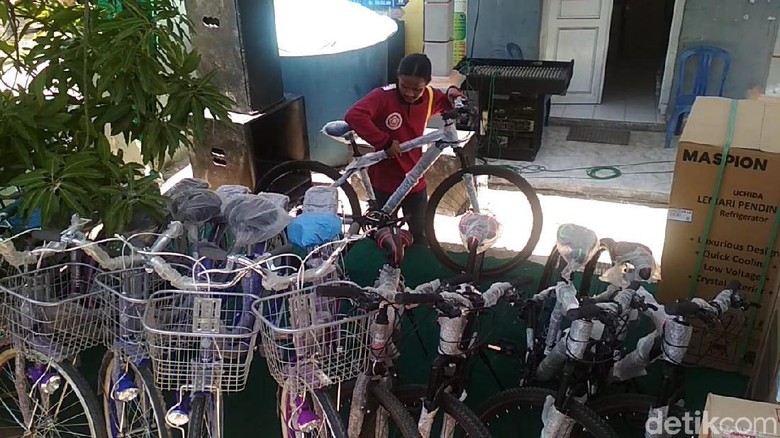 Nyoblos Pilkades di Rembang, Dapat Door Prize Total Rp 50 Juta Nyoblos Pilkades di Rembang, Dapat Door Prize Total Rp 50 Juta