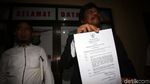 Diperiksa 8 Jam, Kepala Bapenda Bekasi Kabur dari Wartawan