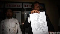 Seperti diketahui, Kepala Bapenda Bekasi Aan Suhanda diperiksa polisi terkait dugaan korupsi dalam pengelolaan parkir yang dimandatkan kepada ormas. Aan dicecar sejumlah pertanyaan, salah satunya soal duit hasil penarikan parkir oleh ormas.
