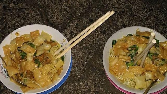 Mampir ke Depok, Jangan Lupa Makan Mie Ayam Kaki Lima Enak di Sini