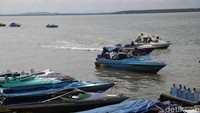 Perjalanan dari Nunukan menuju Sebatik via speed boat dapat ditempuh sekitar 15 menit.