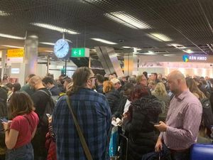 Bandara Schiphol Belanda Kekurangan Staf, Bagasi Kacau, Koper Menumpuk