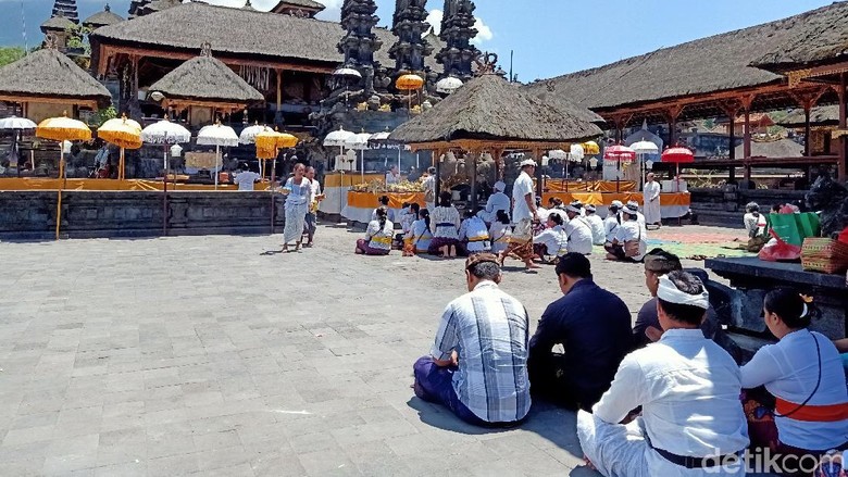 Kawasan Besakih Mulai Ditata 2020, Koster: Selama Ini Semrawut Kawasan Besakih Mulai Ditata 2020, Koster: Selama Ini Semrawut