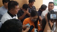 Sumarjaya menyebutkan, saat ditangkap, Novi mengakui perbuatannya mengajak muridnya yang masih berusia 15 tahun untuk ikut meladeni kekasihnya AA Putu Wartayasa (36). Perbuatan bejat itu dilakukan Novi dan Putu di kamar kos di Jalan Sahadewa Singaraja.