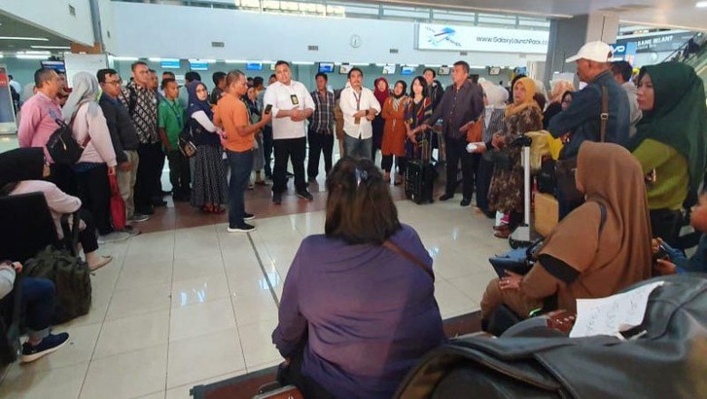 Penerbangan Sriwijaya Air Padang-Jakarta Batal, Penumpang Sempat Ricuh Penerbangan Sriwijaya Air Padang-Jakarta Batal, Penumpang Sempat Ricuh