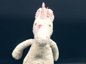 Cerita Boneka Unicorn di Bandara dan Netizen yang Gercep