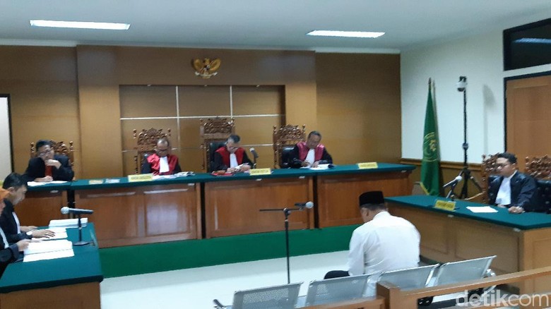 Eks Ketua KONI Kota Tangerang Dituntut 6,5 Tahun Bui Eks Ketua KONI Kota Tangerang Dituntut 6,5 Tahun Bui