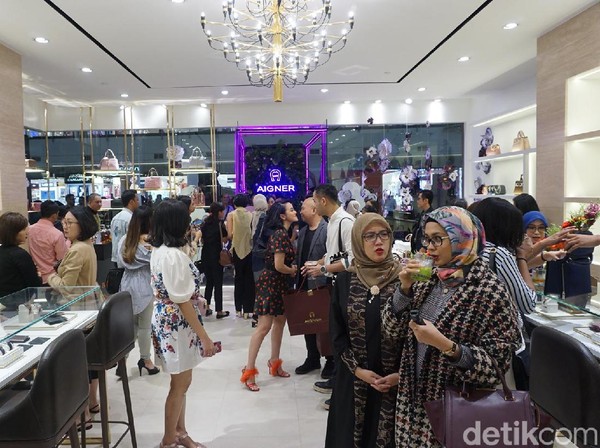 Elegan dan Chic Wajah Baru Butik Aigner di Pondok Indah Mall 2