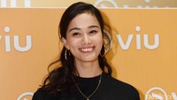 Senyumannya dara berusia 22 tahun itu mampu membuat pria luluh. Pool/Noel/detikFoto.