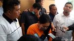 Ditahan! Bu Guru di Bali yang Ajak Murid Threesome Kok Malu-malu