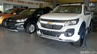 Diler tersebut melayani pembelian 4 unit yang mendapat diskon. Chevrolet Spark Rp 160.500.000, Chevrolet Trax Rp 238.500.000, Chevrolet Trailblazer Rp 424.500.000, dan Chevrolet Colorado High Country Rp 474.500.000.