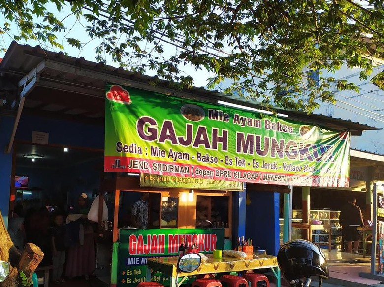 Banner Gerobak  Mie Ayam desain  spanduk  keren