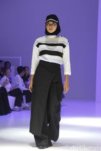 Self Portrait, Busana Muslim Hitam-Putih Karya Tri Handoko x Cut Mini