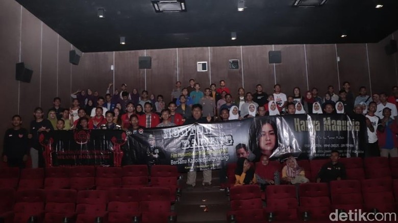 Nobar Hanya Manusia Biasa di Banyuwangi: Tugas Polisi Berat dengan Risikonya Nobar Hanya Manusia Biasa di Banyuwangi: Tugas Polisi Berat dengan Risikonya