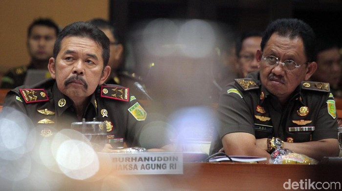 Jaksa Agung, ST Burhanuddin melakukan raker perdana dengan Komisi III DPR RI. Burhanuddin memaparkan 8 fokus dirinya sebagai Jaksa Agung.