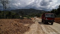 Perbaikan jalan di kawasan perbatasan ini diharapkan dapat membuka akses yang lebih mudah bagi warga maupun logistik untuk menjangkau kawasan perbatasan Indonesia yang sebelumnya terisolir karena sulitnya medan tersebut.