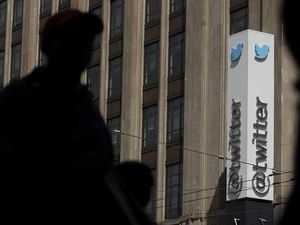 Twitter Tunda Hapus Akun Hantu