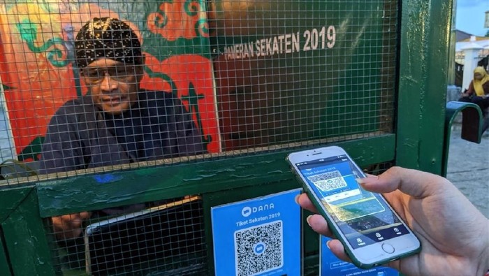 Foto: Aplikasi dompet digital DANA digunakan untuk pembayaran tiket masuk. Foto: Aplikasi dompet digital DANA digunakan untuk pembayaran tiket masuk.