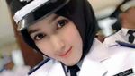 Begini Tampang Biduan Cantik yang Dilantik Jadi Kades