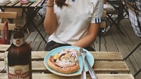Sering traveling ke berbagai negara, Vannya sering mencicipi berbagai makanan tradisional yang jadi ciri khas dari setiap negara yang dikunjunginya. Foto: Instagram @vannya.istarinda