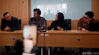 Ia pun mengatakan dirinya bakal membangun komunikasi dengan fraksi-fraksi lain. Menurutnya, masih ada anggota DPRD DKI Jakarta yang tidak setuju penganggaran Formula E. Seperti diketahui, Pada rencana KUA-PPAS 2020. Ada beberapa satuan kerja perangkat daerah (SKPD) dan badan usaha milik daerah (BUMD) yang menganggarkan untuk Formula E. PSI menyebut anggaran itu cukup tinggi.