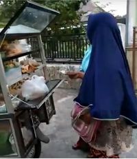 Melengking Tajam! Penjual Sarapan Ini Punya Suara Mirip Sirine